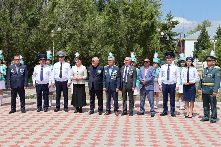 В ЖУАЛЫНСКОМ РАЙОНЕ ПОЧТИЛИ ПАМЯТЬ БАУЫРЖАНА МОМЫШУЛЫ