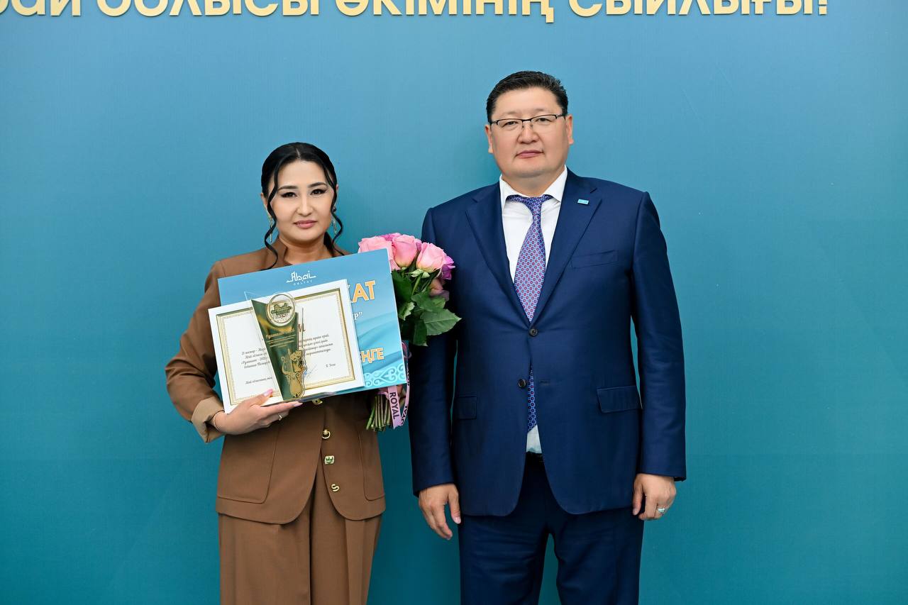Сотрудник Дома культуры района Жаңасемей — Томирова Шынар Қалымжановна была удостоена премии акима области Абай «Руханият–2026» за значительный вклад в развитие сферы культуры