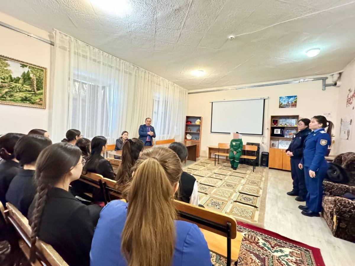 Подростки из области Абай встретились с осужденными женской колонии.