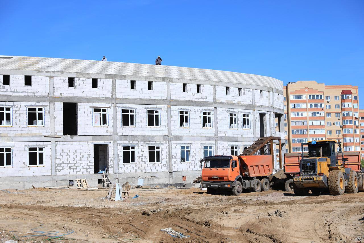 🏗️ В Актобе продолжается строительство современного детского сада для особенных детей