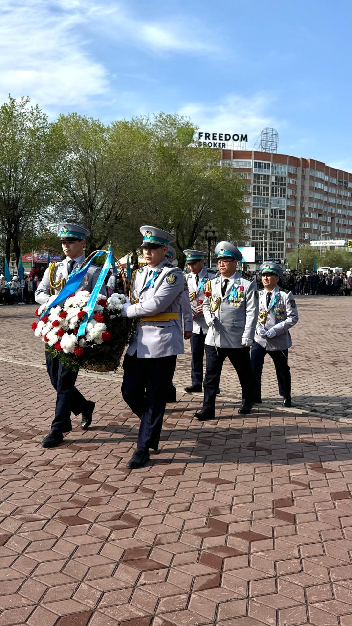 В честь Дня Великой Победы у Обелиска Славы состоялась церемония возложения венков