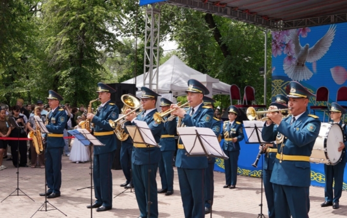 С Днём Великой Победы!