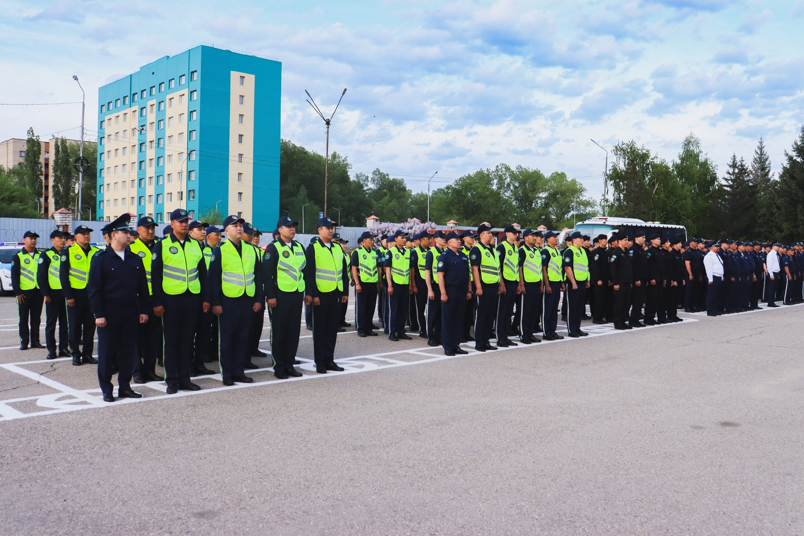 С верностью присяге и памятью о Победе: в ДП ВКО прошел гарнизонный развод