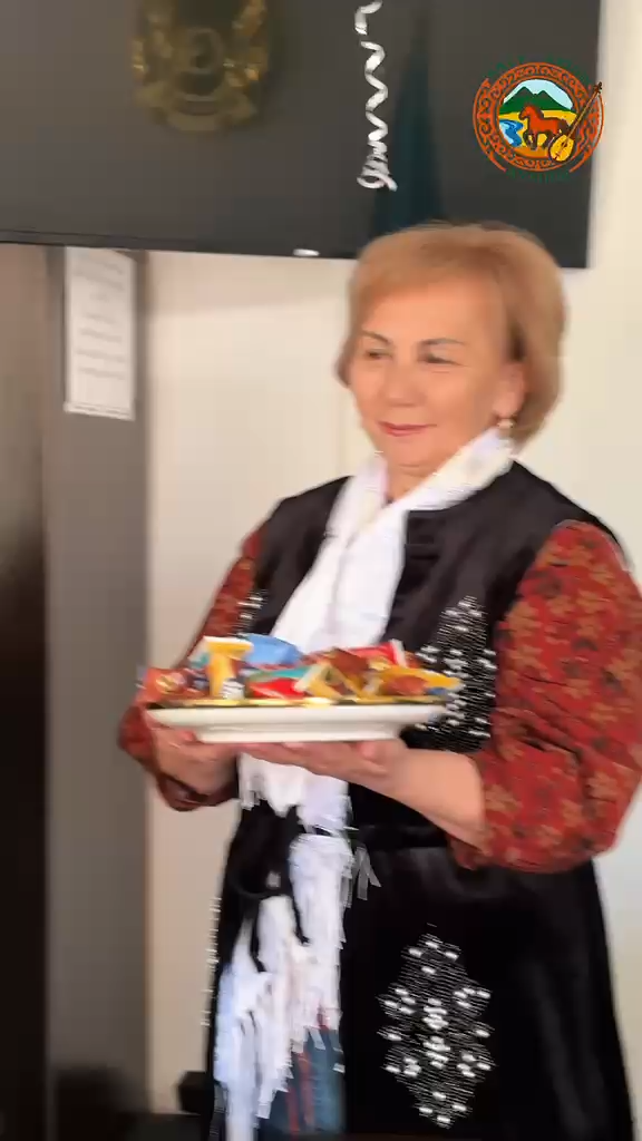 В аппарате акима Аксу-Аюлинского сельского округа был отмечен 1 мая — День единства народа Казахстана!