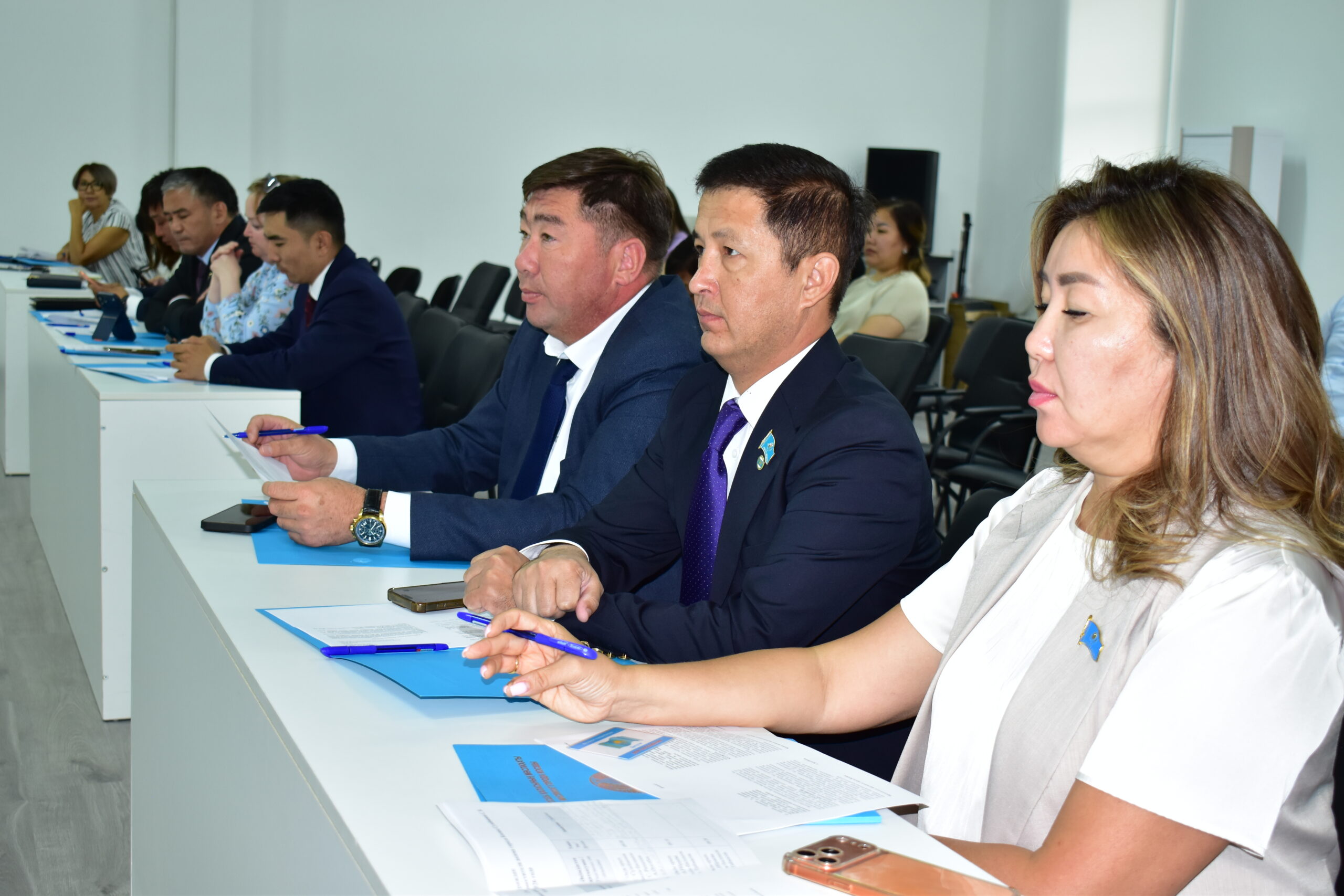 Бүгін Қосшы қаласы мәслихатының тұрақты комиссияларының отырысы өтті
