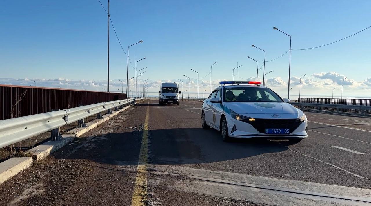 Перевозка групп детей в Алматинской области под особым контролем полиции