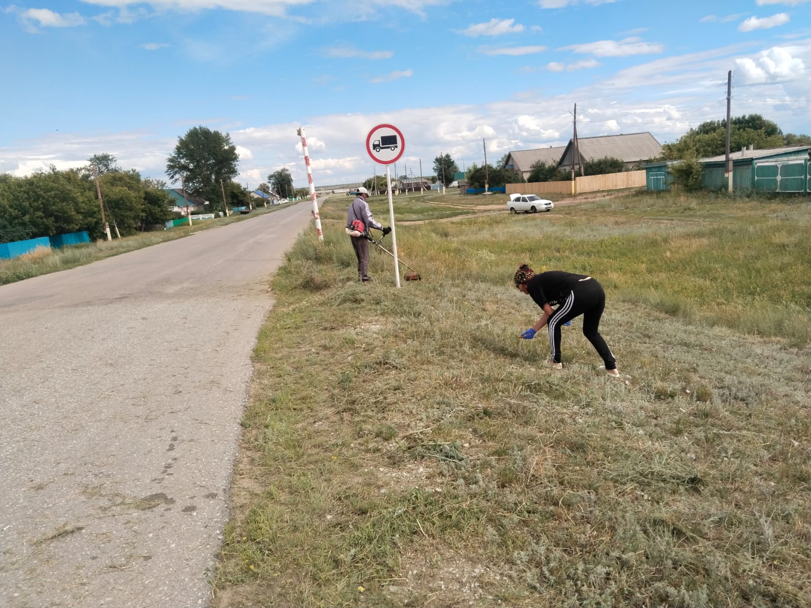 Покос травы в селе Новоселовка