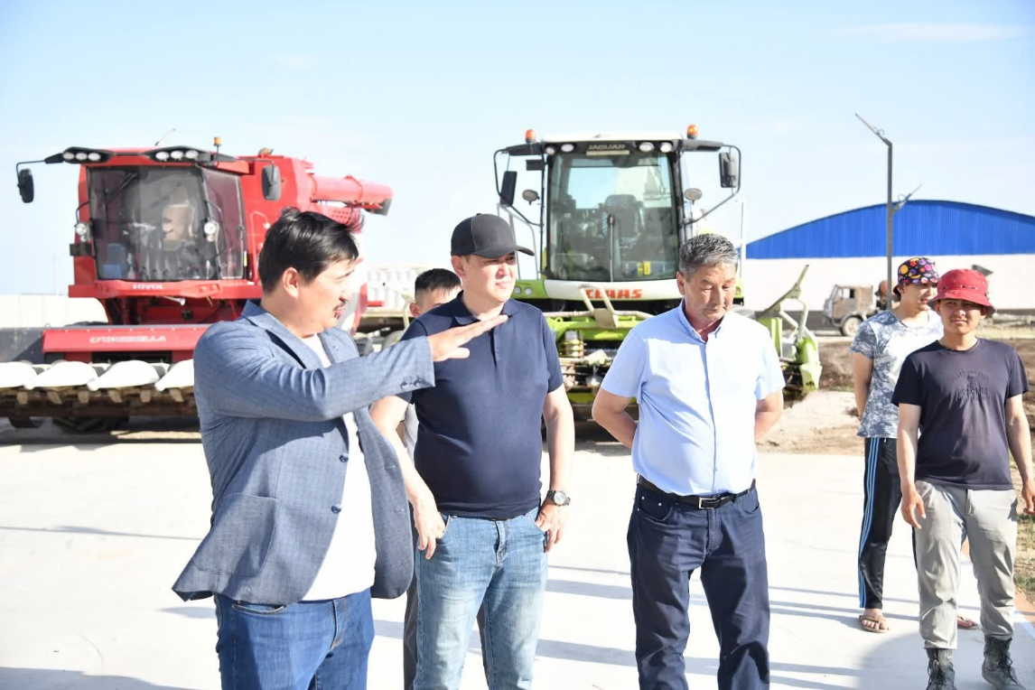 АУДАН ӘКІМІ ӘЛЕУМЕТТІК ЖӘНЕ ИНФРАҚҰРЫЛЫМДЫҚ МАҢЫЗЫ БАР НЫСАНДАРДЫ АРАЛАДЫ