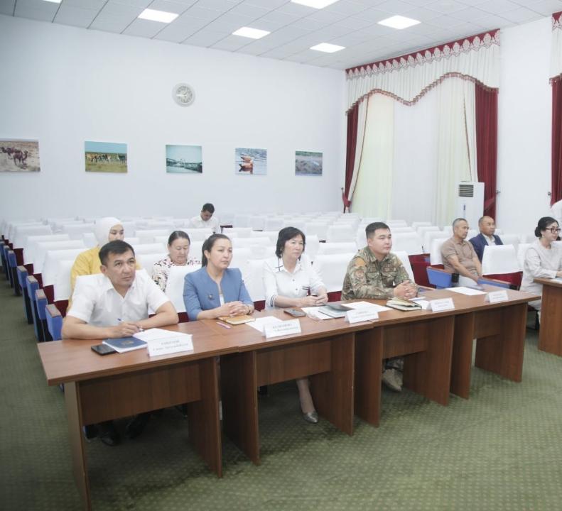 Рассмотрены вопросы защиты прав несовершеннолетних