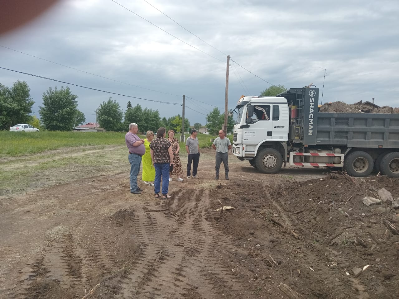 Депутаты Сандыктауского районного маслихата совместно с членами Общественного совета района провели мониторинг хода строительства новых врачебных амбулаторий в селах Каменка и Лесное.