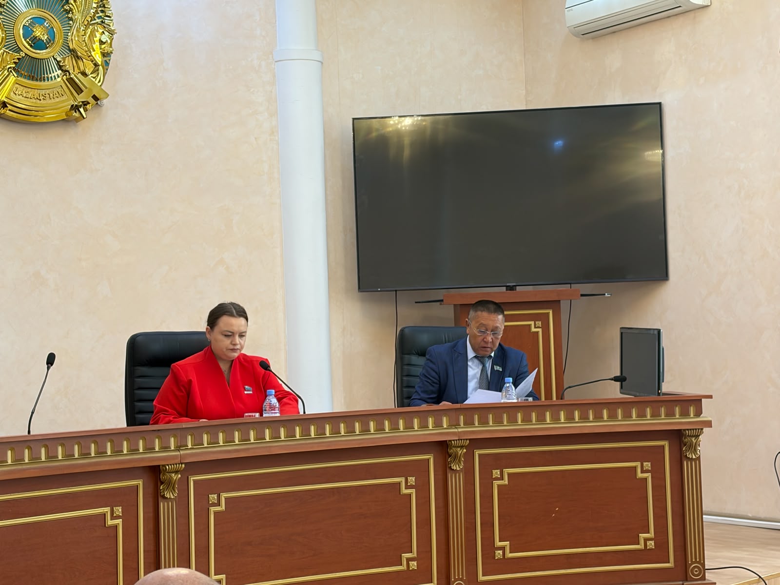 Состоялось заседание постоянной комиссии по вопросам социального развития и законности