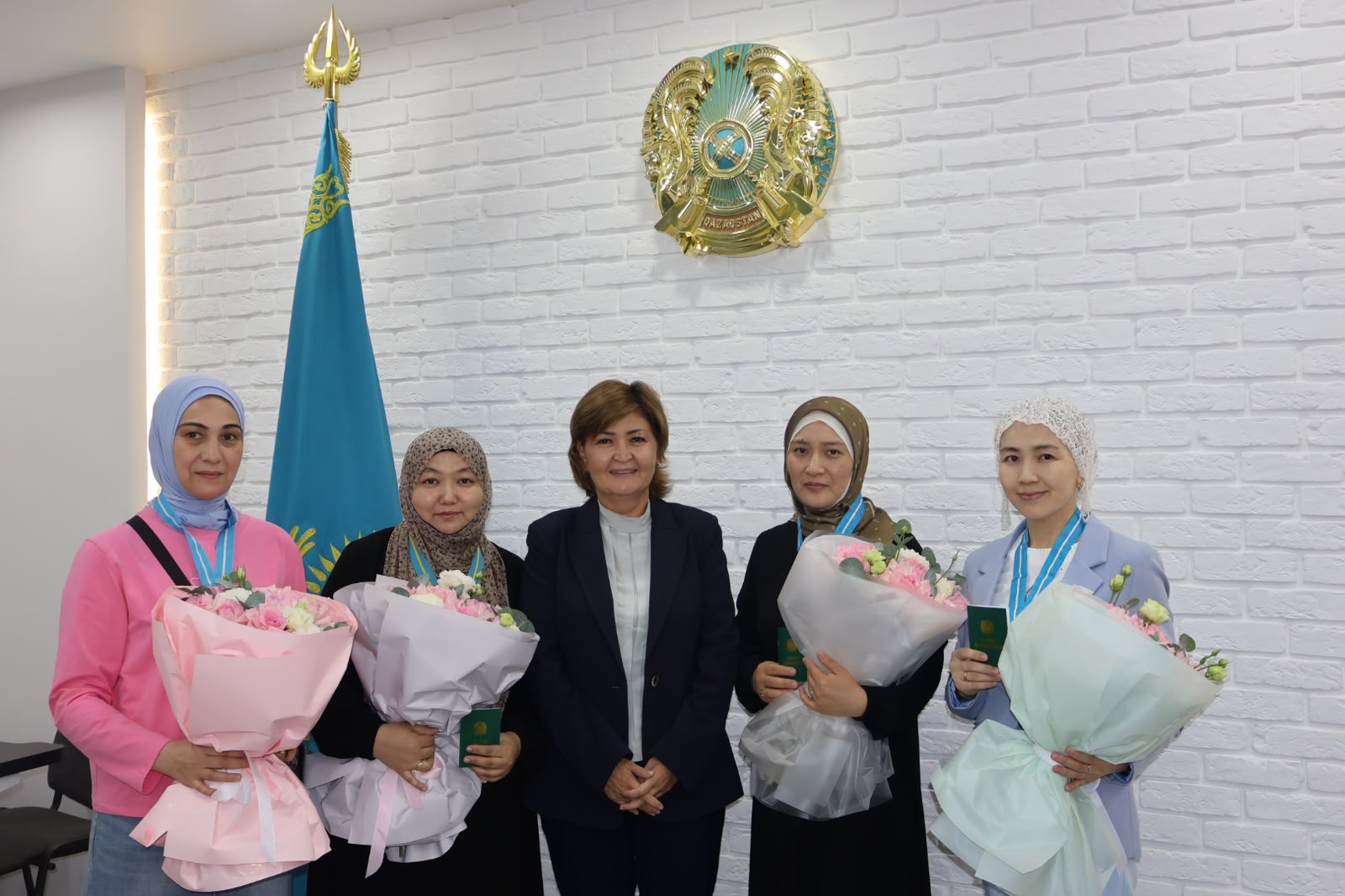 В Жетысуском районе состоялась церемония вручения государственных наград «Алтын алқа» и «Күміс алқа»