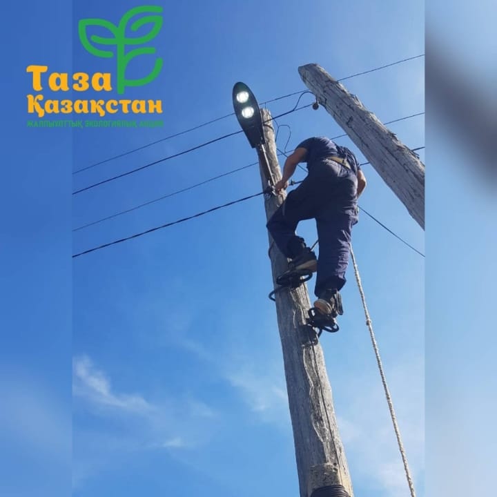 В селе Новонежинка проводятся работы по замене уличных фонарей. Данные мероприятия направлены на улучшение инфраструктуры населенного пункта, повышение безопасности и создание комфортных условий для жителей.