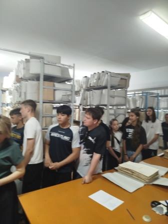 Обзорная экскурсия по архивохранилищам проведённая филиалом КГУ «ГАКО» «Сарыкольский региональный государственный архив».