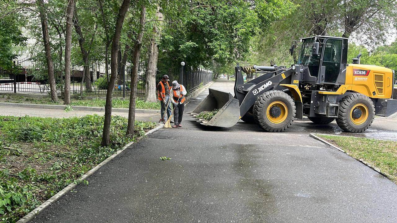 В Усть-Каменогорске проводятся работы по благоустройству территории