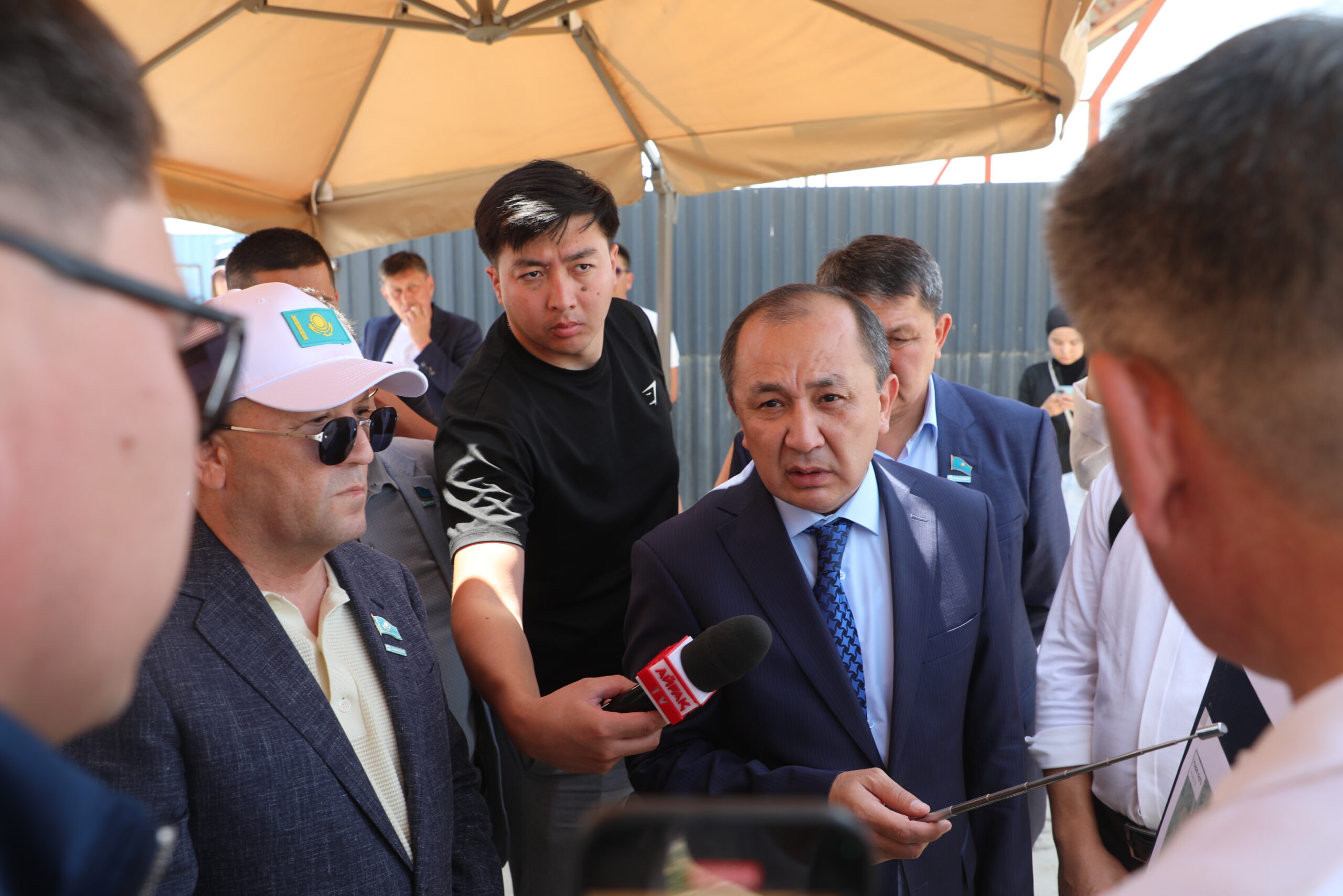 САРЫАГАШ: ВРЕМЕННАЯ ДЕПУТАТСКАЯ КОМИССИЯ ОЗНАКОМИЛАСЬ С ХОДОМ СТРОИТЕЛЬСТВА ОБЪЕКТОВ В РАМКАХ ПРОЕКТА «САРЫАГАШСКАЯ ОБЪЕЗДНАЯ ДОРОГА»