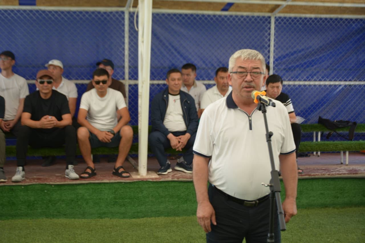 ҚР Мемлекеттік қызметшілер күні қарсаңында Шардара ауданында футбол жарысы өтті