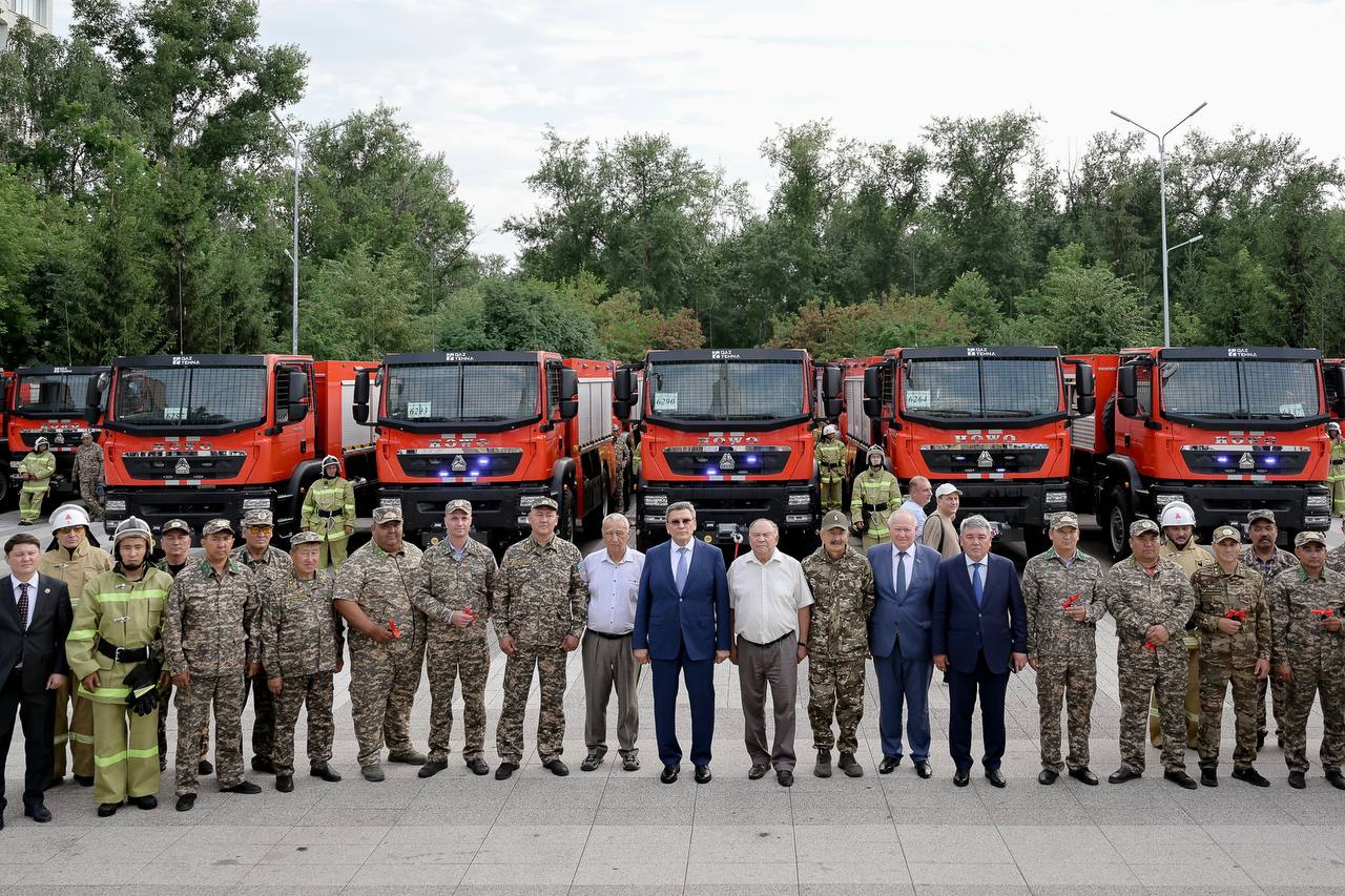 Лесным хозяйствам вручены ключи от пожарных автомашин