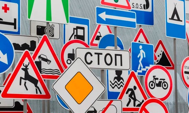 Как устанавливаются дорожные знаки и искусственные дорожные неровности?