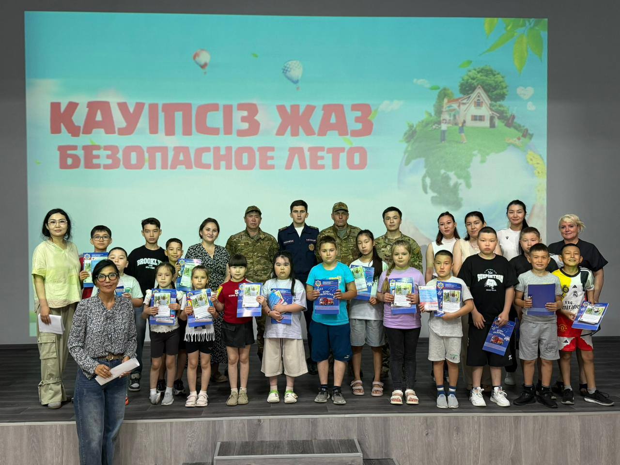 Лето в Аксу: дворовые клубы и уроки безопасности для детей
