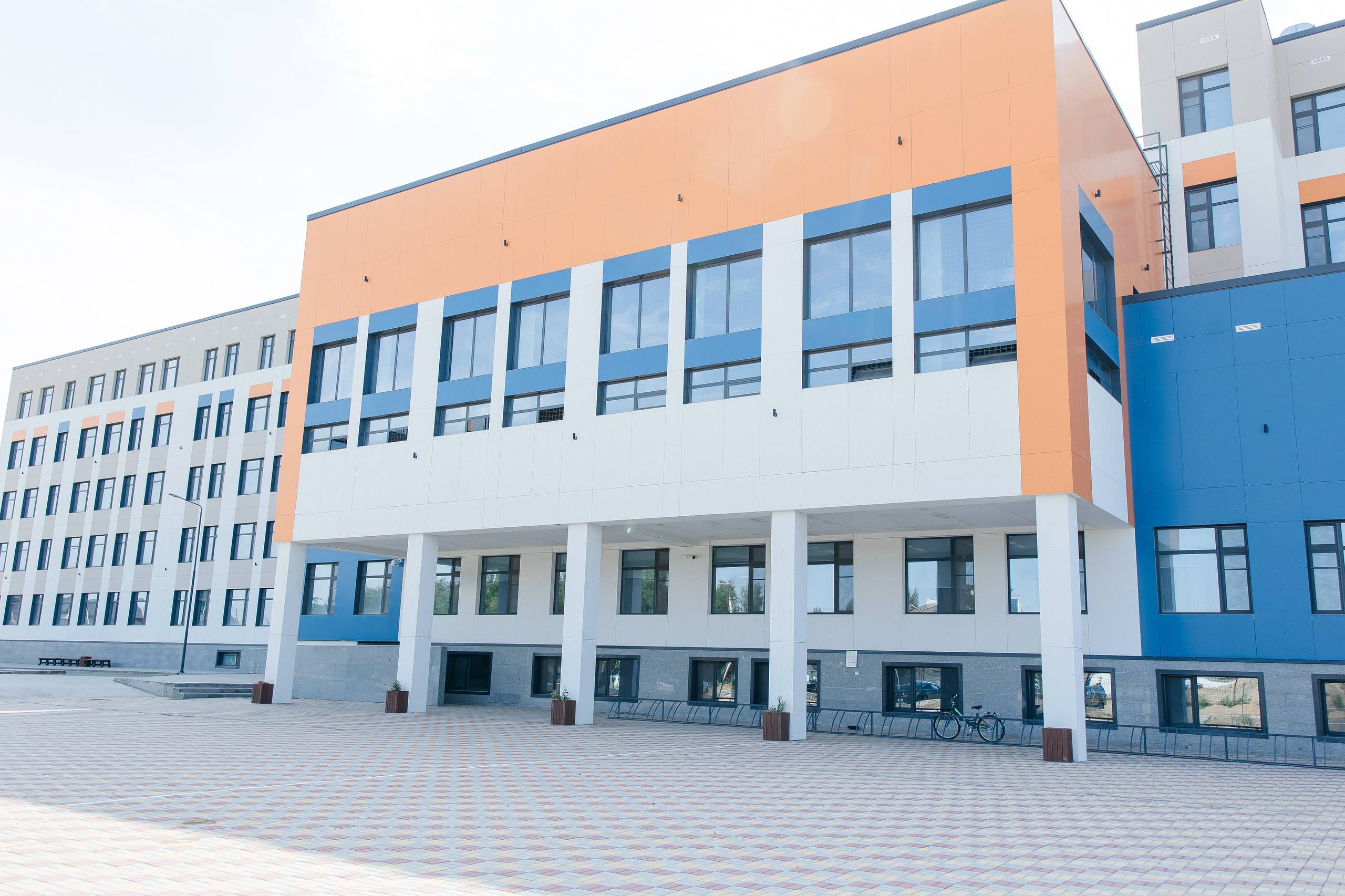 В Атырау завершается строительство школы-лицея Caspian BINOM School