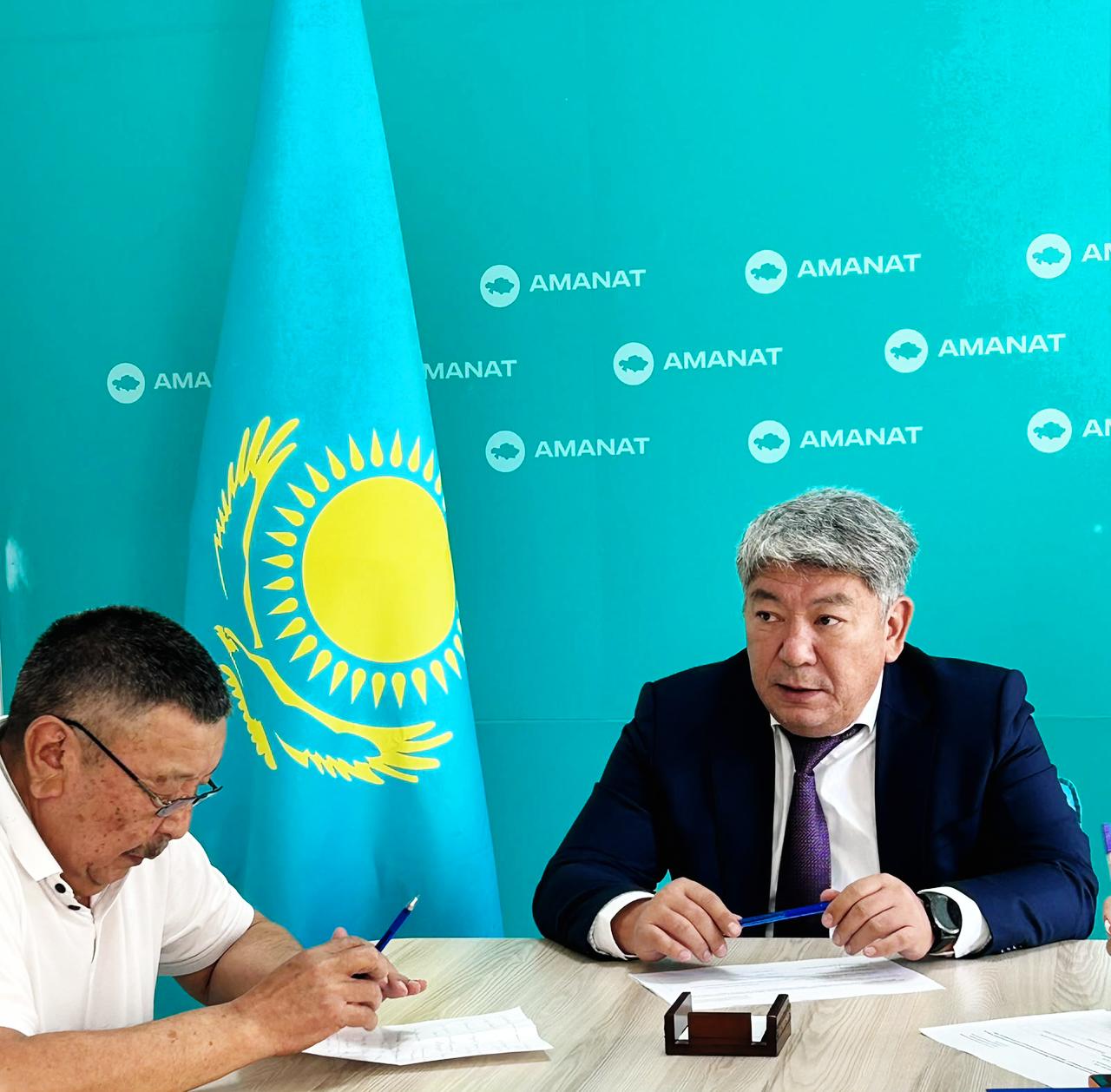 10 июня 2026 года в общественной приёмной Алматинского городского филиала партии «AMANAT» состоялся приём граждан руководителем Департамента Комитета государственной инспекции труда Министерства труда и социальной защиты населения Республики Казахстан по городу Алматы С. Оразбековым.