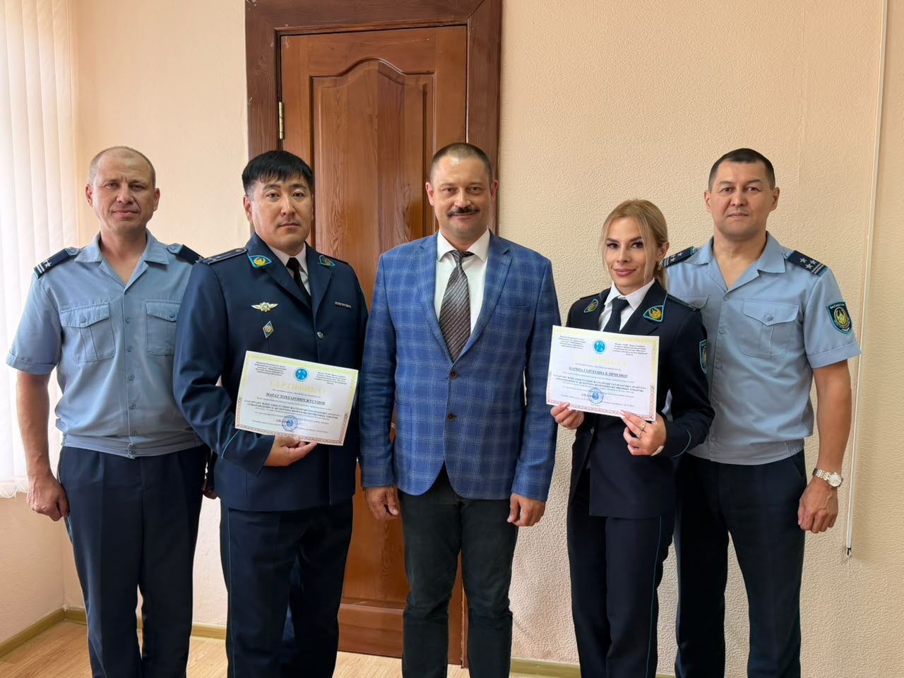 Впервые в Казахстане полицейские с экономическим образованием стали экспертами-товароведами