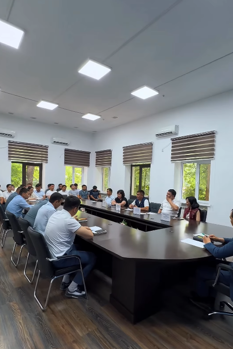С сотрудниками аппарата акима Аль-Фарабийского района города Шымкента проведена профилактическая встреча, направленная на предупреждение киберпреступности и интернет-мошенничества.