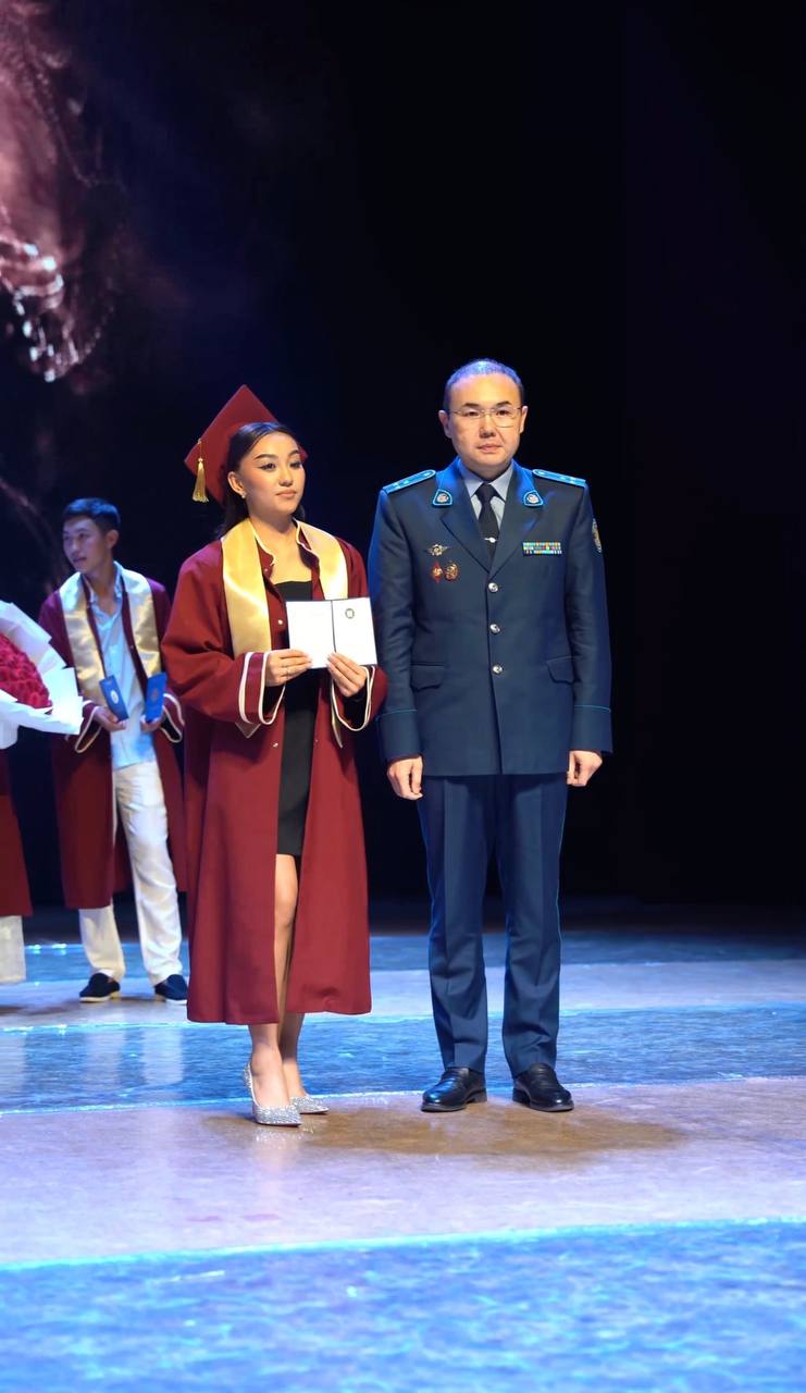 От знаний — к службе: лучшим выпускникам области Абай вручены направления на службу в полицию