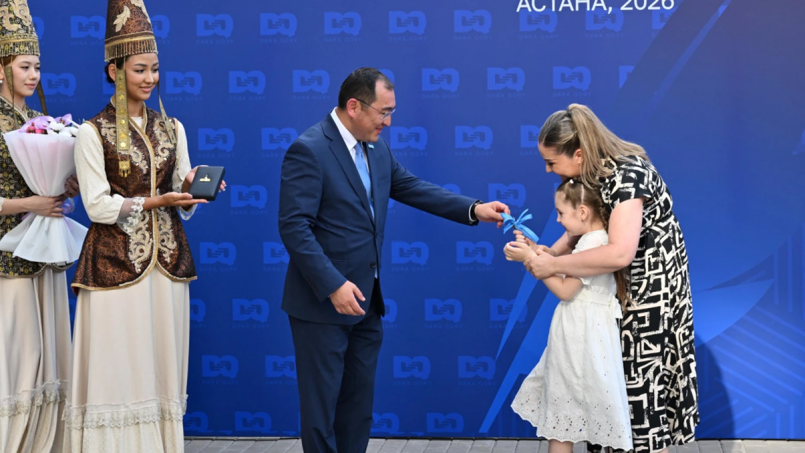 В Астане от имени Главы государства были вручены ключи от квартир работникам СМИ