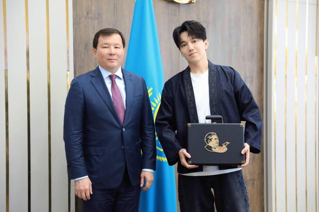Глава региона Асхат Шахаров встретился с Димашем Кудайбергеном