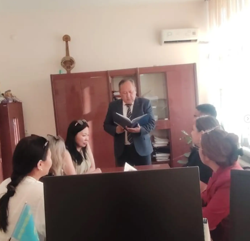 Маусым айының 3-ші жұлдызында Шүлбі кенті әкімдігінің қызметкерлері мен мәдениет үйі қызметкерлері арасында ” Заң мен тәртіп” атты дөңгелек үстел өткізілді.