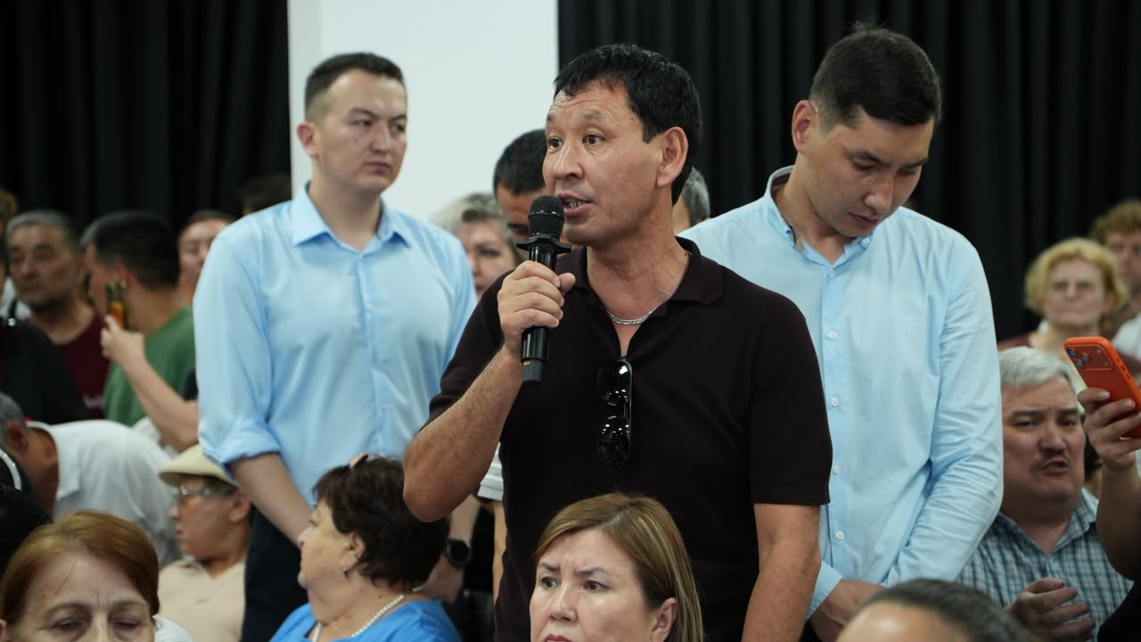Автотранспорт формирует более 60% выбросов в Алматы: развитие общественного транспорта названо экологическим приоритетом