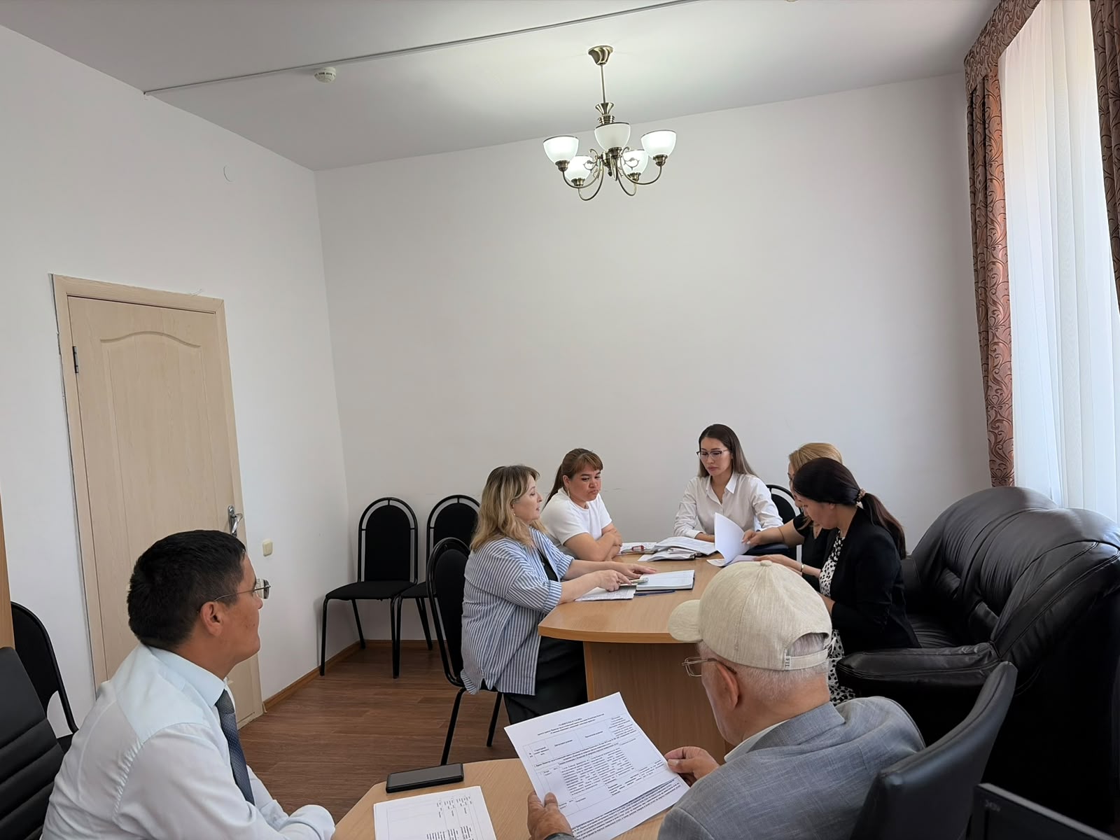 Встреча с членами комиссии по вопросу портала социальных услуг Западно-Казахстанской области по разъяснению применения новых норм