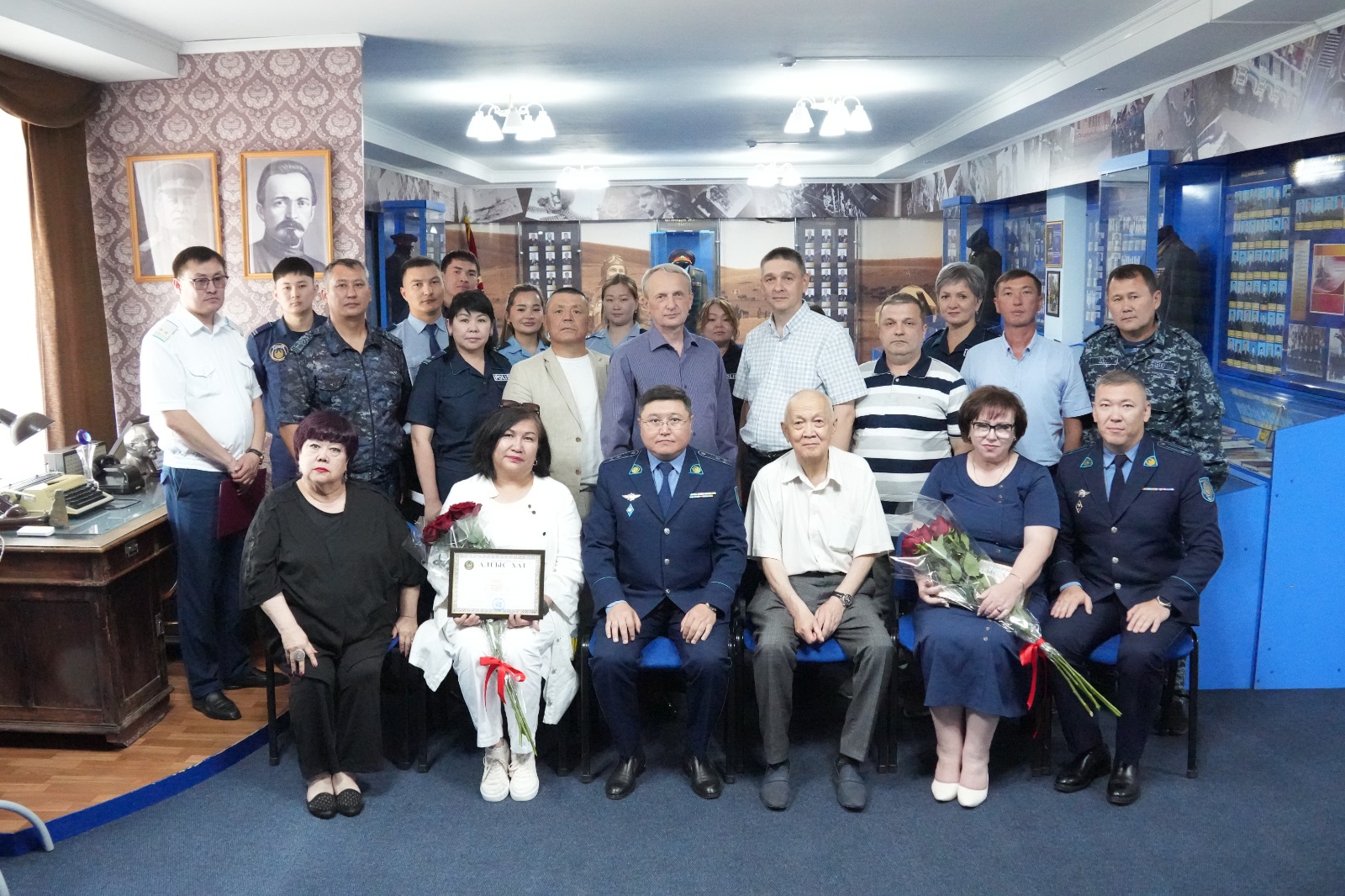 Связующее звено поколений: встреча ветеранов и действующего состава полиции в Караганде