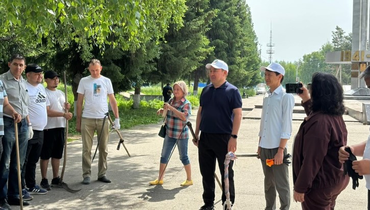 В рамках празднования Дня эколога и республиканской экологической акции «Таза Қазақстан» в городе Алтай состоялся массовый экологический субботник.