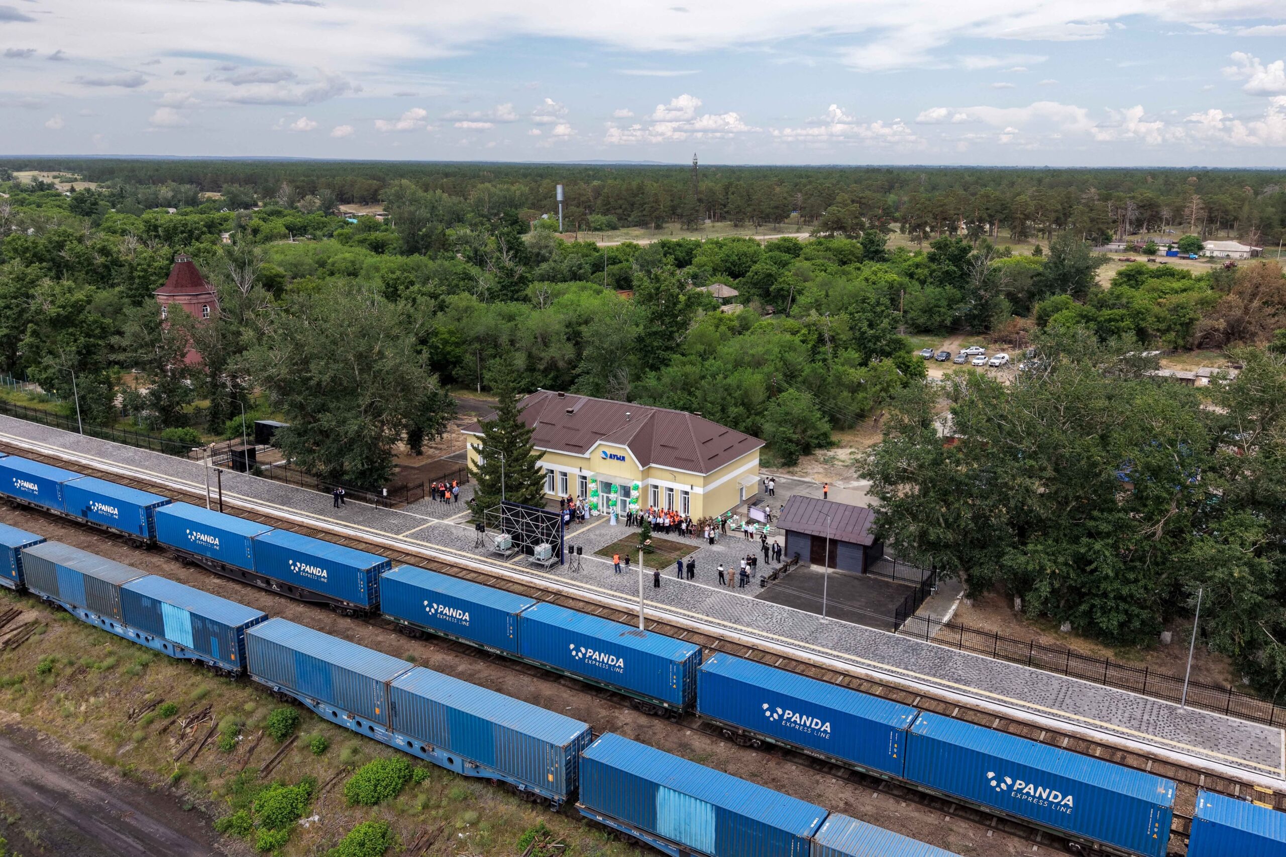Первые два модернизированных железнодорожных вокзала в стране введены в эксплуатацию в области Абай