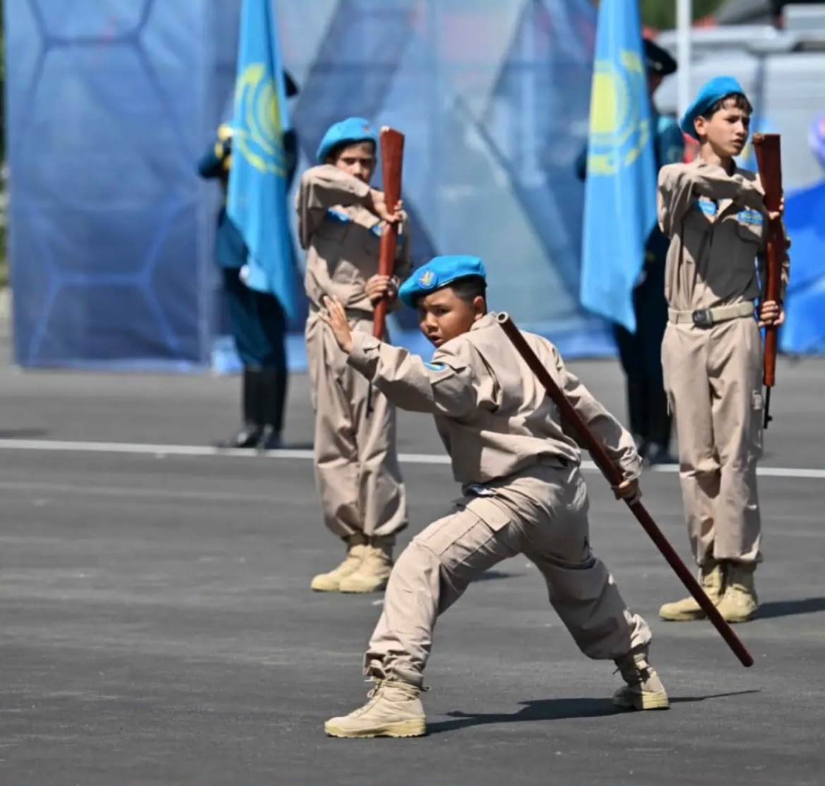 Президент елімізде жасақталған «Жас сарбаз» қозғалысының айрықша рөліне назар аударды