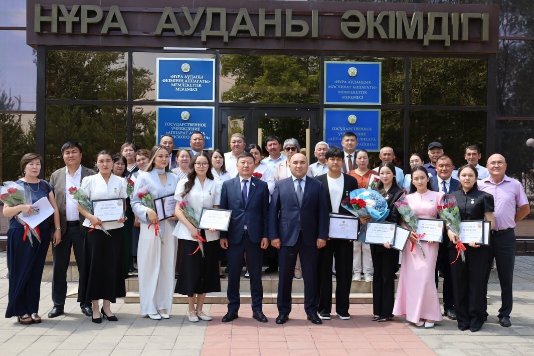 Нұра ауданының әкімі Бақытжан Мылтықбайұлы «Алтын белгі» иегерлерімен кездесті.