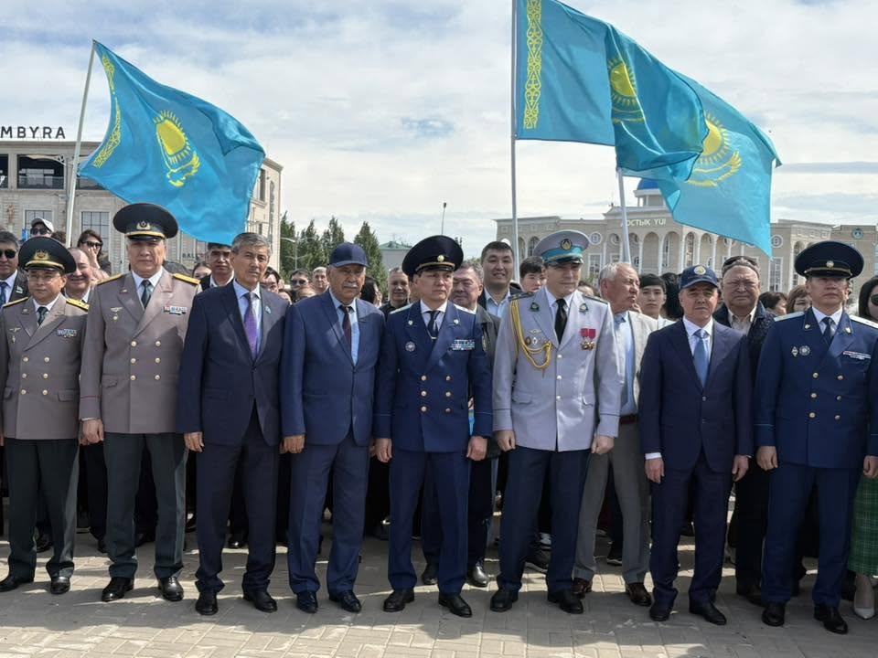 В городе Уральск состоялась торжественная церемония поднятия Флага, посвященная Дню Государственных символов Республики Казахстан.
