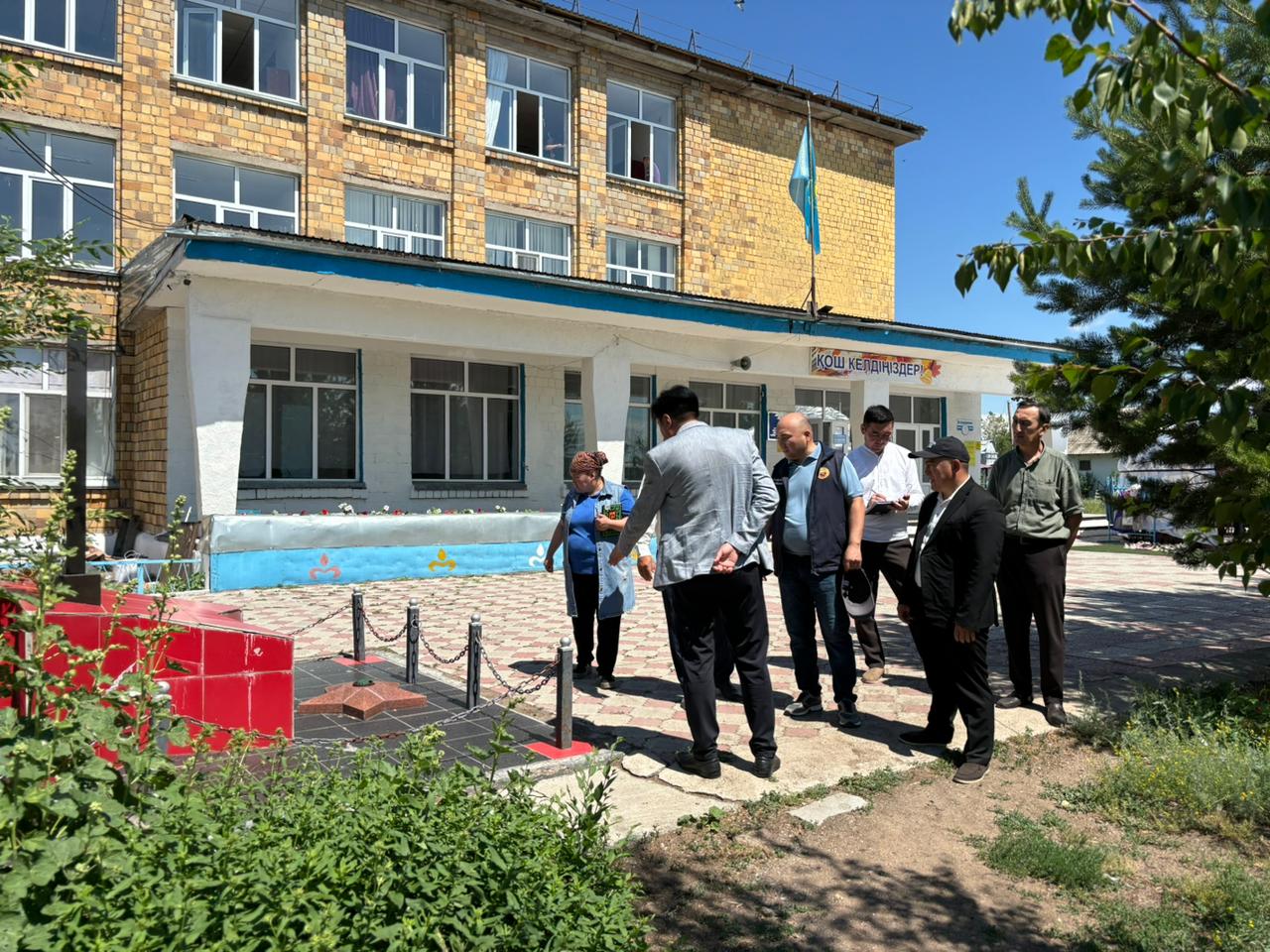 АКИМ РАЙОНА ОЗНАКОМИЛСЯ С СОСТОЯНИЕМ СОЦИАЛЬНЫХ ОБЪЕКТОВ В СЕЛАХ