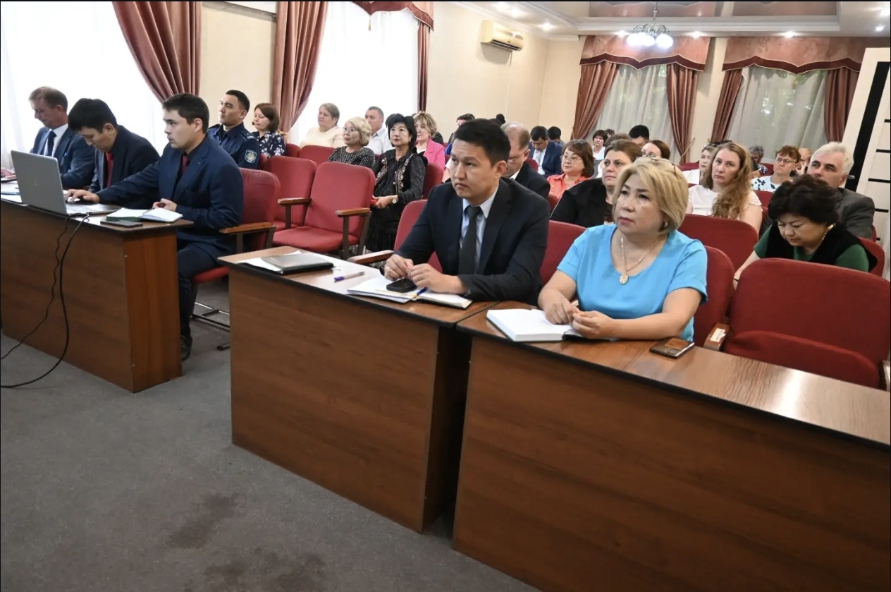 В акимате Сандыктауского района прошло аппаратное совещание под председательством акима Сандыктауского района Серіка Құдабая с участием руководителей районных отделов, служб и ведомств.