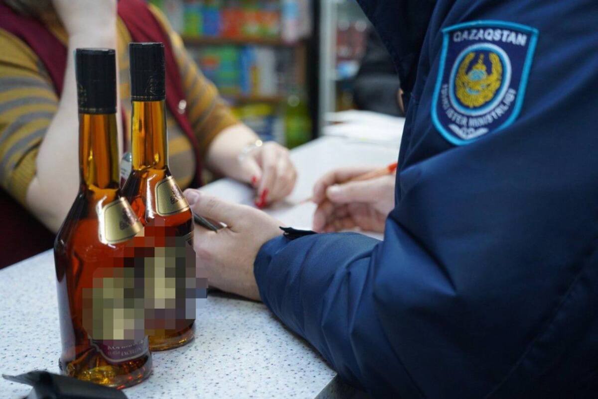 Полицейские пресекли нарушения при реализации алкогольной продукции в Уральске