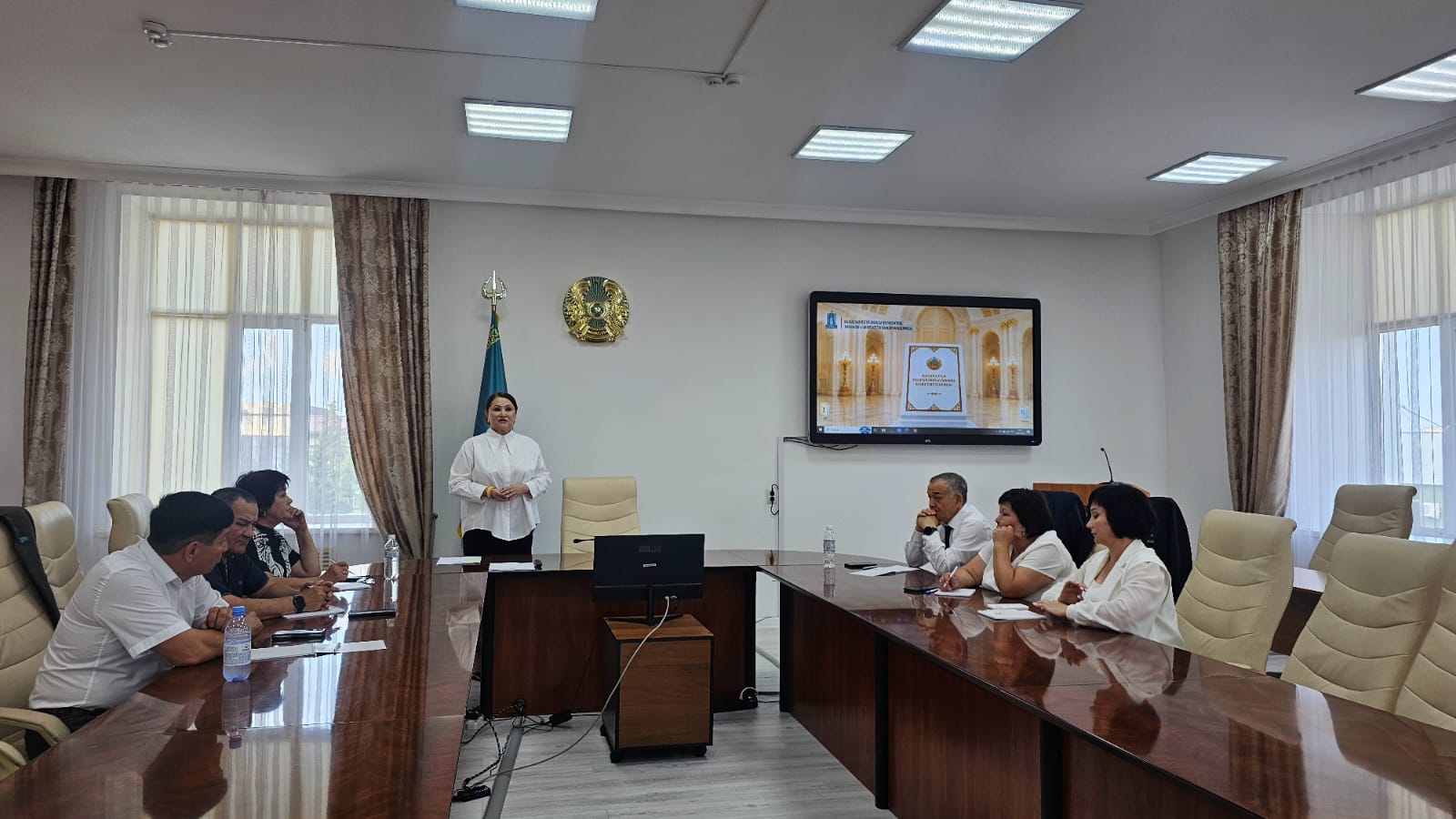 Депутаты Акжарского районного маслихата проходят обучение по вопросам применения искусственного интеллекта