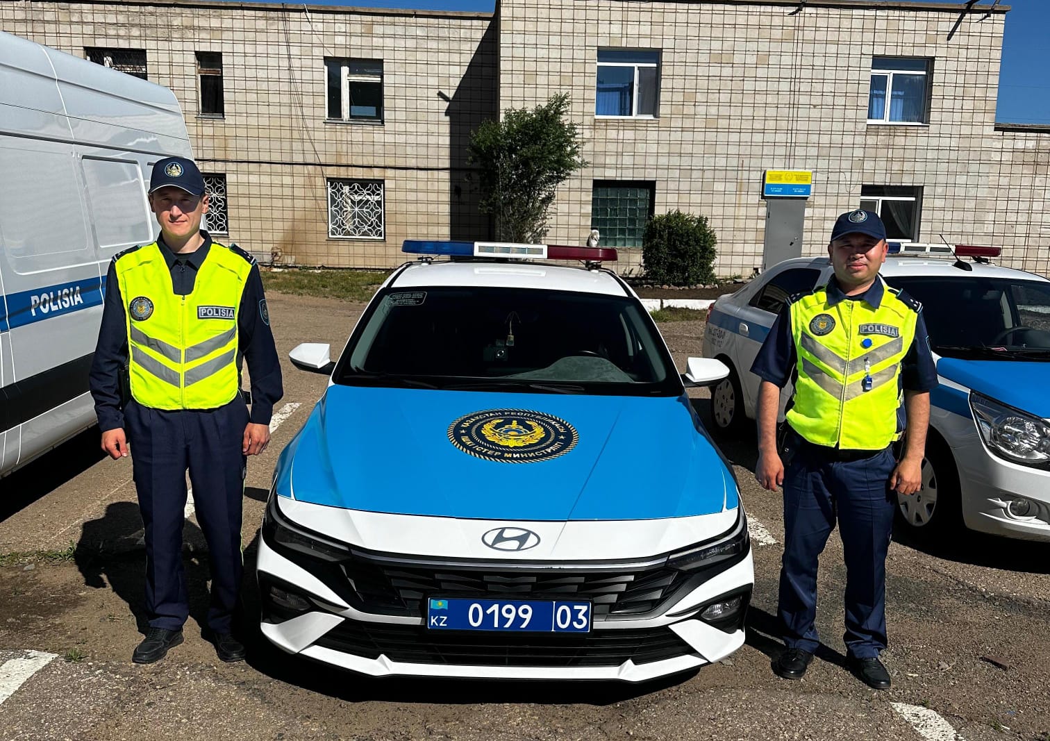 Девушка пыталась спрыгнуть с 6 этажа в Степногорске: трагедию предотвратили полицейские