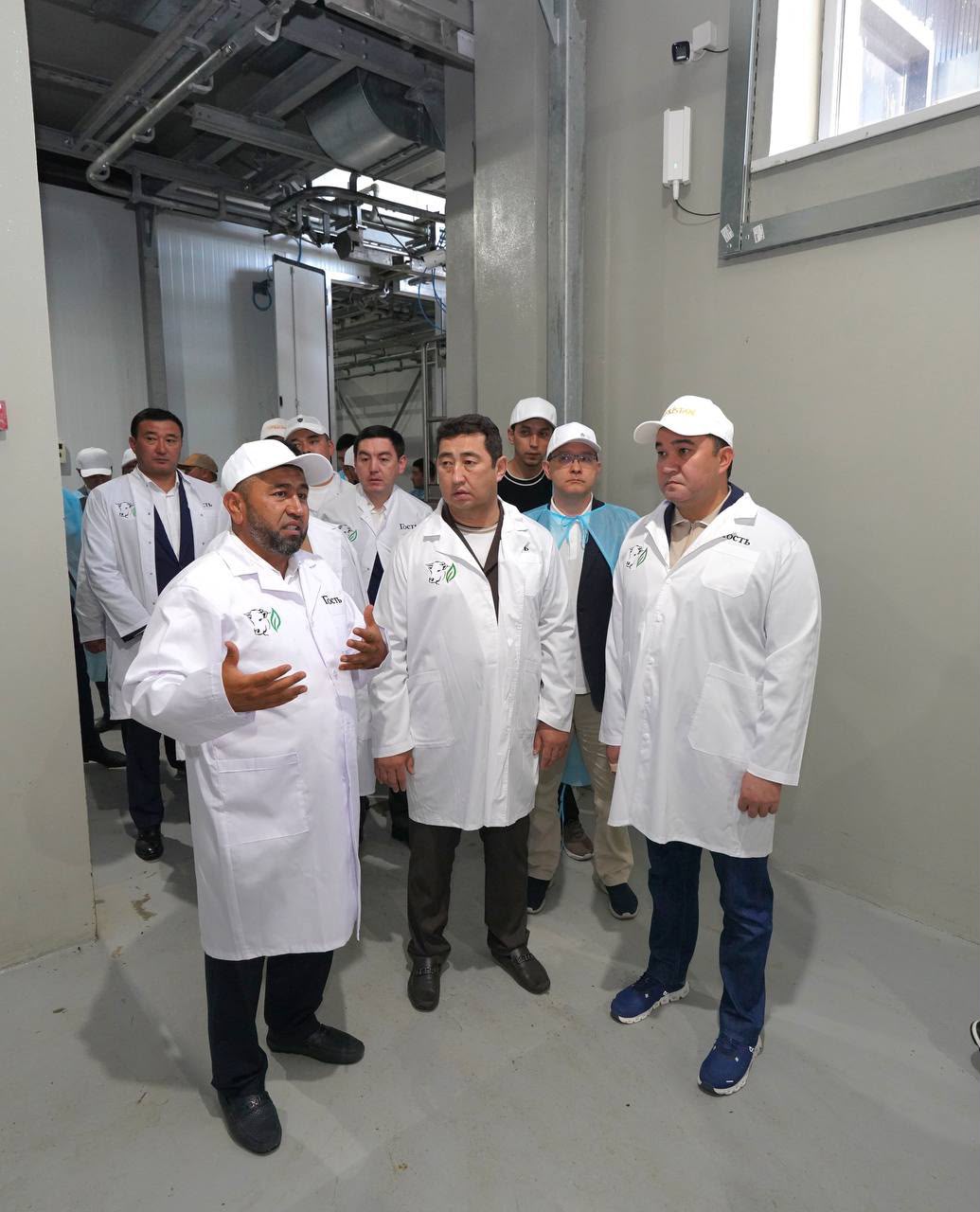 Министр сельского хозяйства Республики Казахстан ознакомился с реализацией крупных кластерных и инвестиционных проектов в Туркестанской области