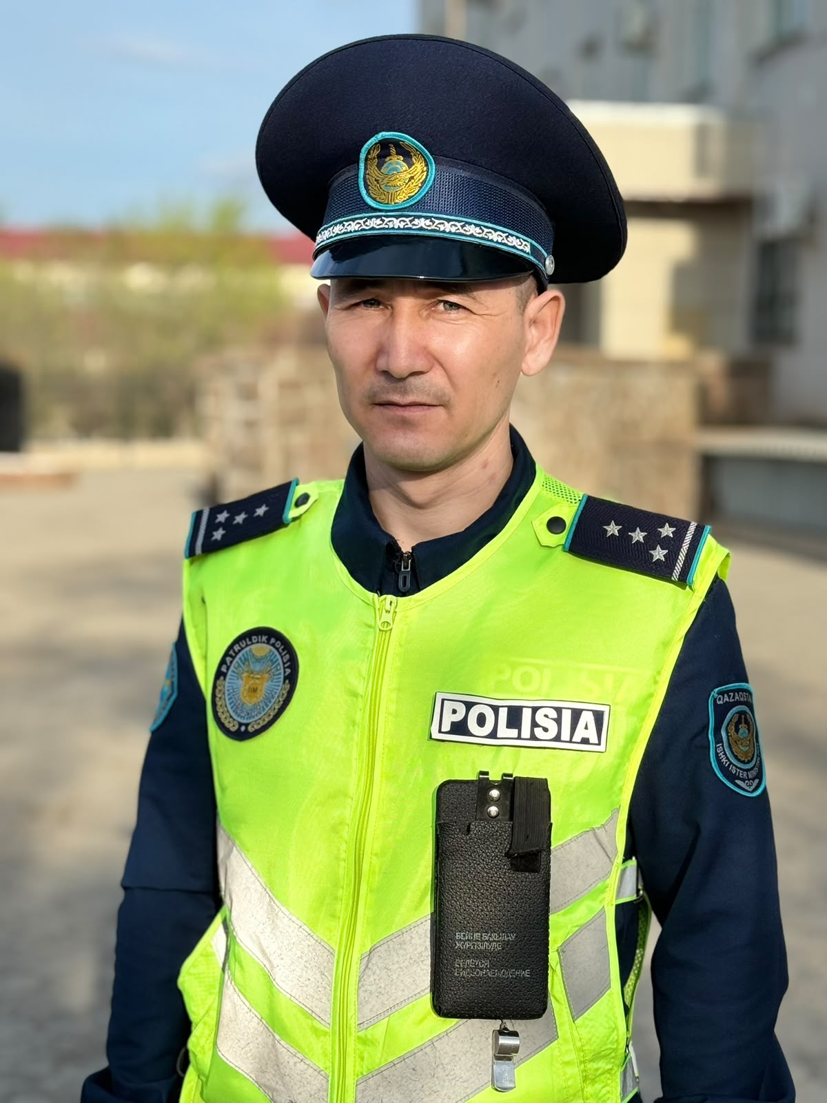 Полицейский спас мужчину в Жезказгане: кадры с видеожетона