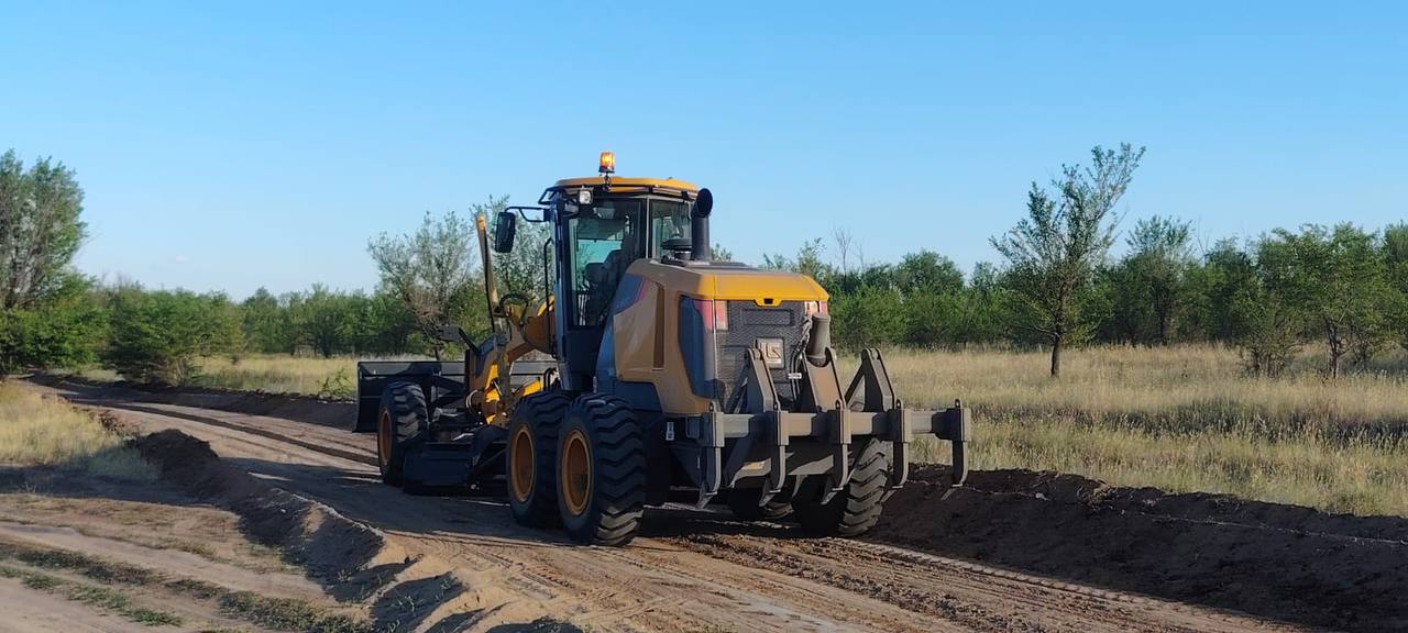 В поселке Шульбинск продолжаются работы по улучшению дороги, ведущей к левобережной части поселка
