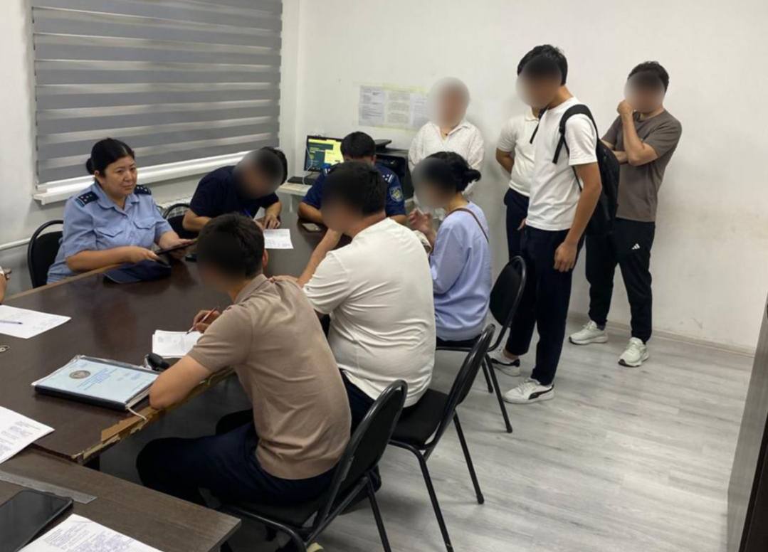 Полицейские выявили нарушения ПДД в ходе выпускного автокортежа