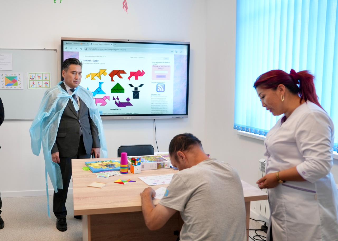 Аскарбек Ертаев ознакомился с работой Центра социального обслуживания «Жәрдем»